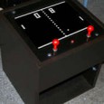 Wer wollte nicht immer schonmal einen Spielautomaten selber bauen? Nagut, es ist eher eine Rückblendung zum Aufbau des Pong-Automats. Interessant ist es allemal, auch wenn der Tisch (für die meisten)...