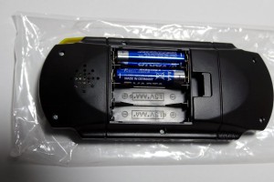TopFree.de Handheld Spielkonsole ZC-2030B Batterien