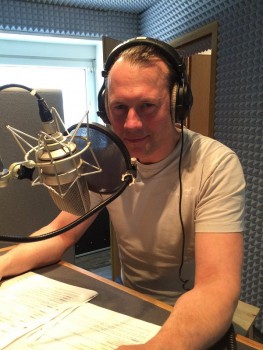 Wuppertaler Schauspieler und Musiker Hanno Friedrich Snychronsprecher in Flughafen-Feuerwehr: Die Simulation