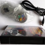 Double Dragon Trilogy Verpackung mit Gamepad Seitenansicht