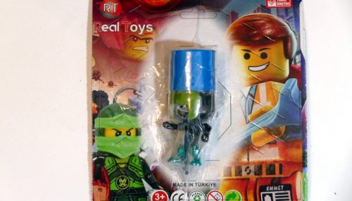 Kurioses Ninja-„Salzstreuer“-Männchen in LEGO®-ähnlicher Verpackung von Real Toys (Yerli Üretim)