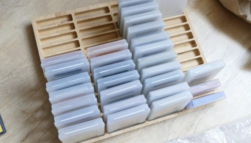 Modulhalter aus Holz für Game Boy Spiele