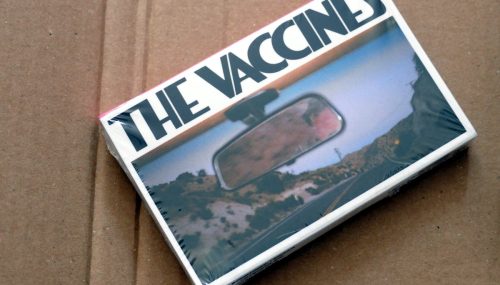 The Vaccines: Pick-Up Full Of Pink Carnations – Kassette Unboxing